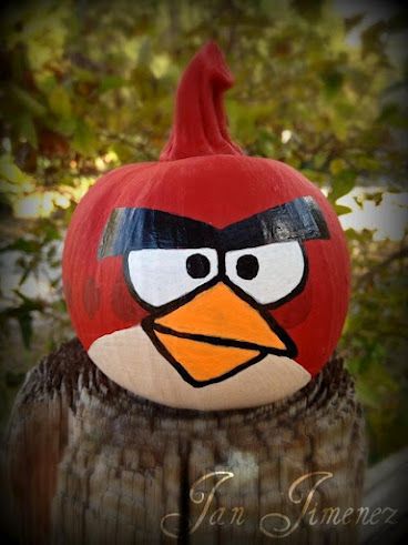 Painted Angry Bird pumpkin: I painted a small pumpkin red then the Angry bird face on. Angry Birds Pumpkin Painting, Angry Bird Pumpkin Painting, Red Pumpkin Painting Ideas, Pumpkin Painting Funny, Small Pumpkin Painting Ideas, Pumpkin Painting Ideas Creative, Angry Birds Pumpkin, Bird Pumpkin, Cute Painted Pumpkin Ideas