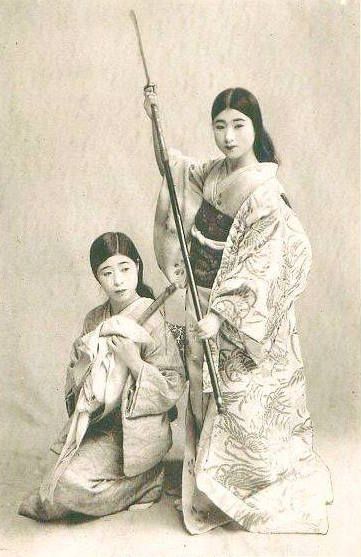 ONNA Bugeisha Female Samurai, Arte Ninja, Japanese Warrior, Japanese History, Asian History, Japan Culture, Samurai Art, Samurai Warrior, Photo Vintage