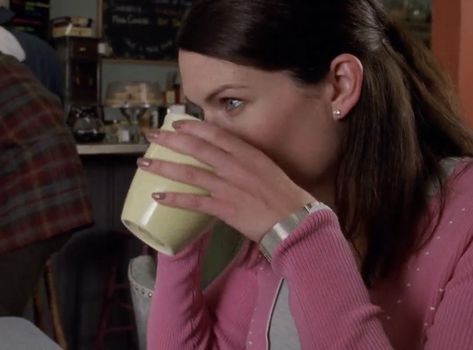 Lorelai Gilmore, Drink Coffee, Gilmore Girls, Mood Pics, Tv Shows, Couple Photos, Coffee