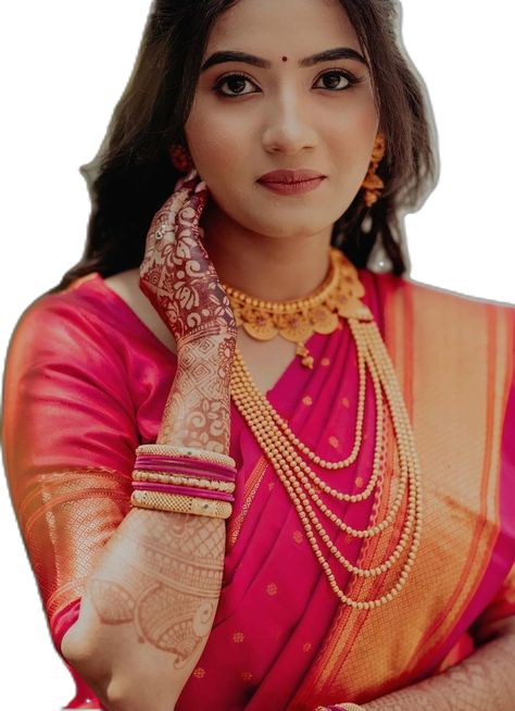 Maharashtrian Bride Makeup Look, Hairstyle On Maharashtrian Saree, Marathi Wedding Jewellery, Engagement Saree Look Maharashtrian, Maharashtrian Engagement Saree Look, Marathi Engagement Look Couple, Maharashtrian Bride Look Saree, Maharashtrian Engagement Bride, Engagement Saree Maharashtrian