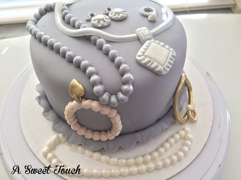 Jewerly cake Bday Cake 20, Fancy Birthday Cakes, Jewel Cake, 65th Birthday Party, Cake Jewelry, Fancy Birthday, Fashion Cake, Birthday Cakes For Men, Different Cakes