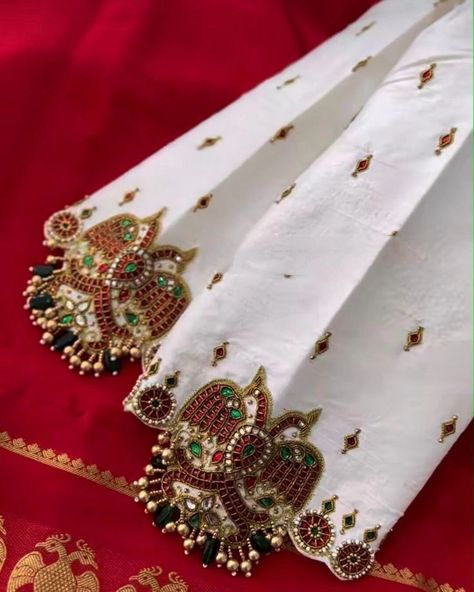 Dm@96404 90158 Designer Kundan maggam work blouse Fabric: Halfpattu /Rawsilk Dispatch: 3days Price : 2400unstiched . 2950stitched Colours and sizes can be customised accordingly Raw Silk Blouse, Embroidery Blouses, Maggam Work Blouse, Maggam Work Designs, Kundan Work, Hand Beaded Embroidery, Simple Embroidery Designs, Maggam Work Blouse Designs, Designer Blouse Patterns