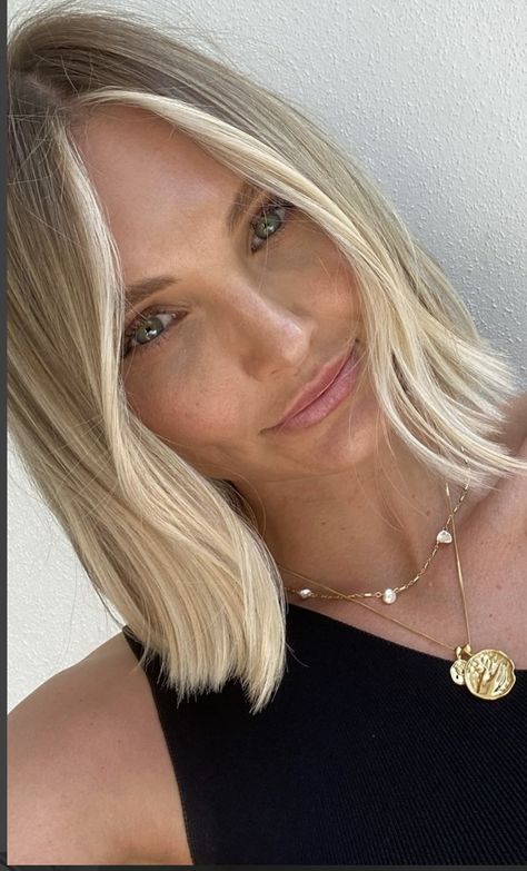 Root Smudge Blonde Bob, Natural Blonde Short Hair, Sunkissed Hair Brunette Short, Blonde Medium Hair, Blonde Bob Balayage, Lived In Blonde Short Hair, Bob Haircut 2024, Rooted Blonde, Lived In Blonde Bob