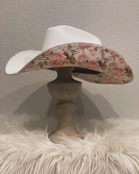 Hand made floral cow boy hat. *There are NO returns or exchanges* These items are custom made to order to the customers liking. We will be in contact throughout the process of making item. Floral Cowboy Hat, Cowboy Hat Customized, Diy Cowboy Hat Decoration, Cowgirl Hat Decorating Ideas, Cowboy Hat Decorations Ideas, Diy Cowboy Hats, Custom Cowgirl Hats, Painted Cowboy Hats, Cute Cowgirl Hat