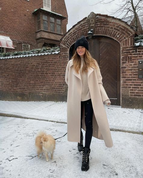 Beige Wool Coat Outfits, Wool Coat Outfits, Wool Coat Outfit, Scandinavian Outfit, Beige Wool Coat, Scandi Fashion, Blazer And T Shirt, Scandinavian Fashion, Belted Coat