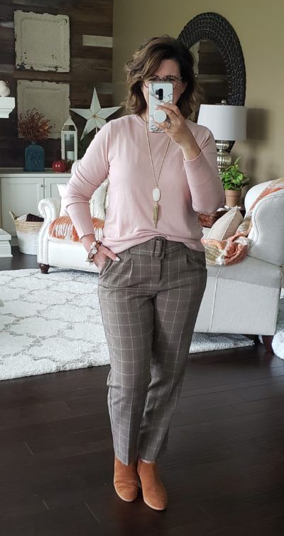 3 Chic and Easy Outfits with Plaid Pants - Cynthia Janine Business Casual Plaid Pants, Black And Gray Plaid Pants Outfit, Gray Checkered Pants Outfit, Women’s Plaid Pants Outfit, Grey Check Pants Outfit Women, Checkered Pants Outfit Work, Plaid Casual Pants For Business Casual, Elegant Plaid Business Casual Pants, Business Casual Plaid Cotton Pants