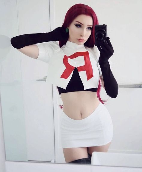 Team Rocket Cosplay, Rocket Costume, Jessie Pokemon, Carnaval Costume, Classy Halloween Costumes, Movie Cartoon, Comics Anime, Pokemon Cosplay, Dress Up Dolls