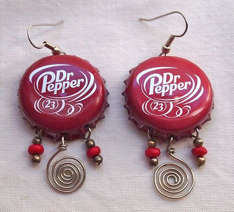 Dr. Pepper earrings | by Junksmith Pepper Earrings, Beer Bottle Cap Crafts, Soda Tab Crafts, Bottle Top Crafts, Bottle Cap Projects, Bottle Cap Jewelry, Soda Can Crafts, Bottle Cap Earrings, Recycled Earrings