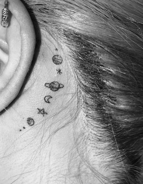 Be Unique With A Female Neck Tattoo: 50+ Modern Ideas Tato Grunge, Behind Ear Tattoos, Tato Minimal, Behind The Ear Tattoo, Tato Henna, Back Of Neck Tattoo, Tattoo Design Tattoo, Ear Tattoos, Petite Tattoos