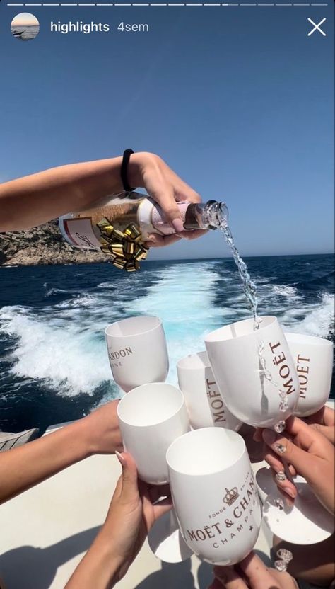 La Bachelorette Party, Ibiza Bachelorette Party, Boat Day Bachelorette, Boat Bachelorette Party Ideas, Bachelorette Boat Day, Bachelorette Party Yacht, Yacht Bachelorette Party, Summer Bachelorette Party Ideas, Yacht Bachelorette