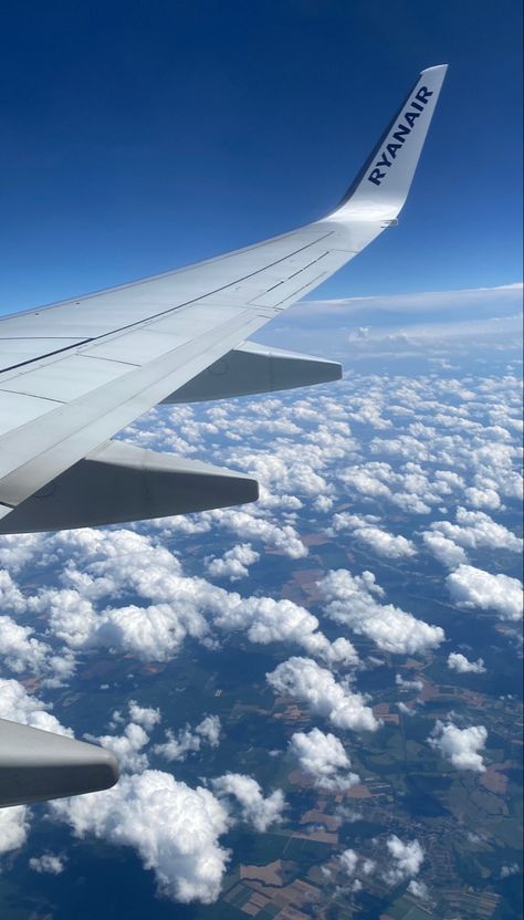 A beautiful view from the plane💜🛩☁️ Fake Plane Snaps, Fake Travel Snaps, Ryanair Aesthetic, Paris Collage, Plane Pictures, Plane View, Plane Rides, Italy Travel Photography, Plane Photos