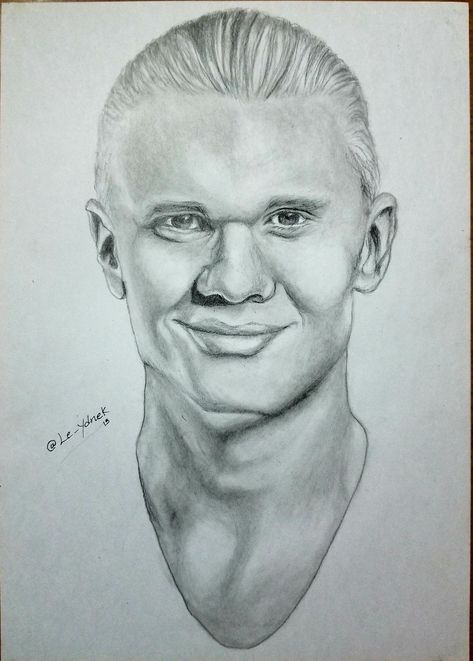 Erling Braut Haaland (né Håland; born 21 July 2000) is a Norwegian professional footballer who plays as a striker for Premier League club Manchester City and the Norway national team. Considered one of the best players in the world, he is known for his speed, strength and finishing. Erling Haaland Drawing, Haaland Drawing, Football Drawing Sketches, Football Players Drawing, Football Art Drawing, Footballers Drawing, Football Player Drawing, Celebrity Art Drawings, Self Portrait Drawing