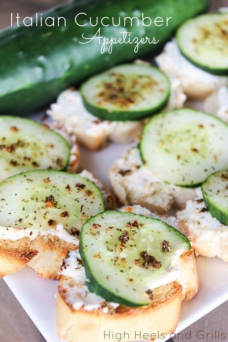 Italian Cucumber Appetizers. These would be perfect for hosting a party! #recipe #easy http://www.highheelsandgrills.com/2013/05/italian-cucumber-appetizers.html Cucumber Appetizers, Italian Appetizers, Finger Food Appetizers, Food Appetizers, Appetizer Dips, Best Appetizers, Small Bites, Party Foods, Appetizers For Party