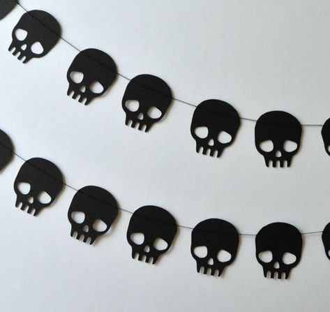 eb52e0969f88e9920e9fb9310274ae20 Diy Garland Paper, Paper Halloween Decorations, Dekorasi Halloween, Paper Decorations Diy, Halloween Fest, Easy Halloween Decorations, Adornos Halloween, Halloween Tattoo, Halloween Garland