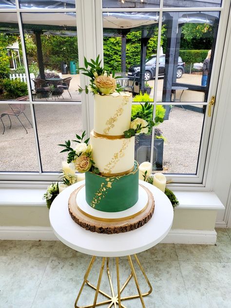 #wedding #weddingcake #weddingcakemaker #cake #cakedecoraringideas #3tiercake #emerald 3 Tier Green And Gold Cake, Wedding Cakes Emerald Green And Gold, 3 Tier Wedding Cake Gold, Emerald Green And Gold Wedding Cake, Emerald Green Cake Ideas, Cake Emerald Green, Emerald Green Cake, Emerald Green Wedding Cake, White And Green Wedding Cake