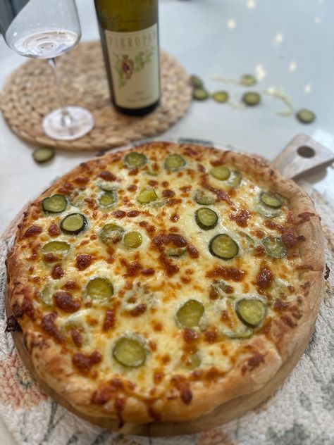 The BEST Dill Pickle Pizza — Steph the Sommelier Dill Pickle Pizza Recipe, Dill Pickle Pizza, Pickle Pizza Recipe, Pickle Pizza, Easy Pickle, Rock Recipes, Tomato Pie, Easy Appetizers, Fried Pickles