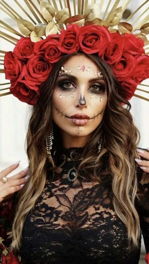 45+ Horrifying Halloween Makeup Ideas for Women - HubPages Dead Prom Queen Makeup, Pirate Makeup Women, Halloween Makeup Ideas For Women, Pirate Makeup, Halloween Tips, Halloween Makeup Sugar Skull, Skull Face Paint, Halloween Makeup Ideas, Pretty Halloween