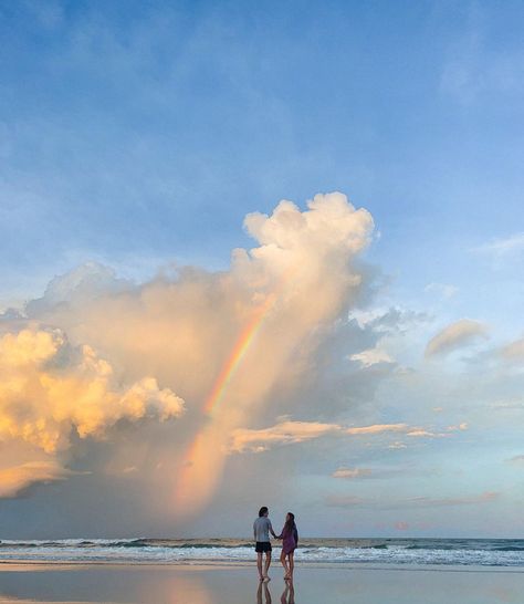 Couples Beach Pics, Aesthetic Beach Couple, Couple Poses Beach, Beach Pictures Couples, Beach Couple Aesthetic, Beach Couple Poses, Beach Couple Pictures, Couples Photoshoot Beach, Sand Heart