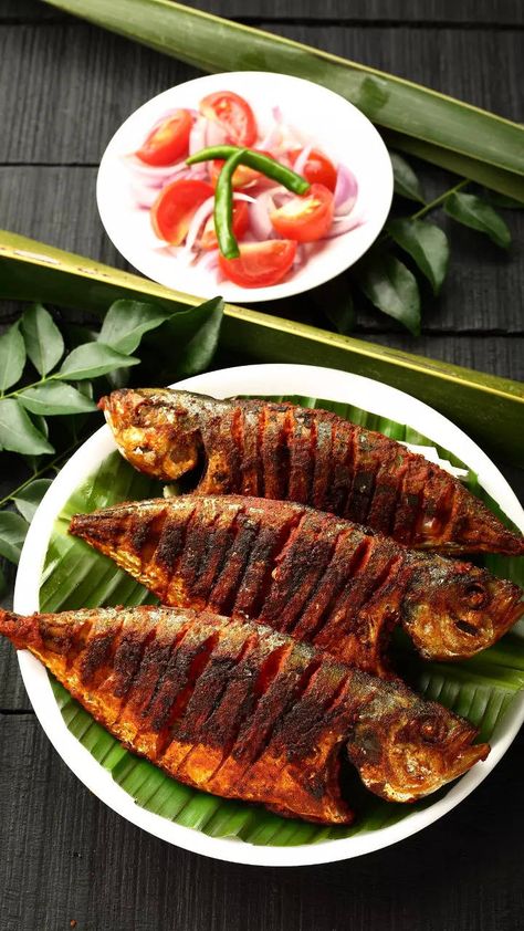 Kerala Fish Fry, Albanian Cuisine, Masala Fish Fry, Mediterranean Seafood, Ksamil Albania, Foods Around The World, Masala Fish, Red Chili Paste, Masala Fries