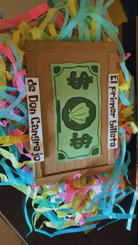 El primer billete de Don Cangrejo Spongebob Secret Box Diy, Spongebob Birthday Party, Spongebob Party, Diy Tumblr, Diy Pinata, Spongebob Birthday, Love Scrapbook, Secret Box, Art Worksheets