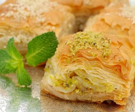 Ricetta Baklava turca Phyllo Recipes, Pistachio Baklava, Turkish Baklava, Pasta Fillo, Baklava Recipe, Lebanese Food, Lebanese Recipes, Exotic Food, Arabic Food