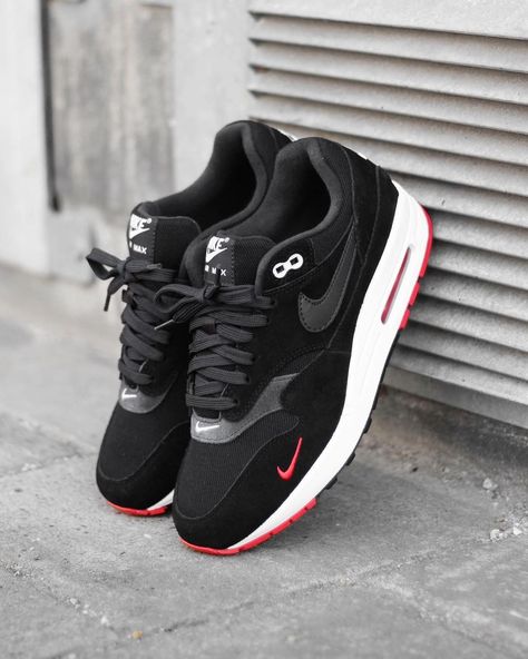 Air Max 1 Black, Nike Air Max Sneakers, Nike Air Max White, Sneakers Nike Air Max, Kicks Shoes, Nike Air Shoes, Nike Shoes Air Max, Fresh Shoes, Nike Air Max 1