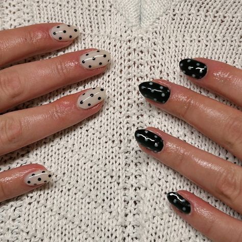 I think I’m starting to like polka dots a lot… \ Polka dot nail trend polkadot nails nail art gel nail art simple black and white nails fall nails sweater fall nails 2024 october nails inspo cute november nails milky white and black polka dots reversed gel nails simple easy classy nail art aesthetic fall girl cute nails inspo almond nails Fall Nails Sweater, Simple Black And White Nails, Nails Inspo Cute, Nails Inspo Almond, White Nails Fall, Cute November Nails, Nails Milky White, Nails Milky, Flame Nail Art