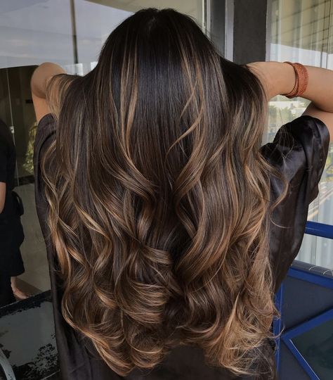 Long Chocolate Brown Hair Balayage, Chic Brunette Hair, Brown Balayage No Bleach, Chocolate Hair With Caramel Balayage, Mom Balayage, Brunette Balayage On Black Hair, Highlights On Brown Hair Straight, Haulage Hair, Caramel Hairstyles