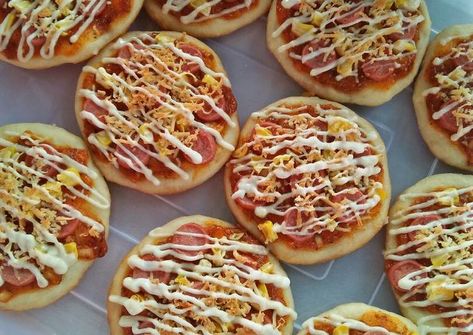 Mini Pizza foto resep utama Supreme Pizza Recipe, Vegetable Pizza Recipes, Pizza Mini, Mini Pizza Recipes, Vegetarian Pizza Recipe, Veggie Pizza Recipe, Resep Pizza, Handmade Pizza, Italian Pizza Recipe