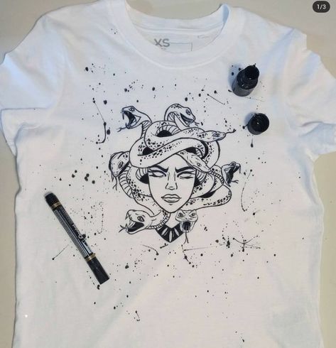 Vans Shoes Fashion, Jean Art, Tshirt Drawing, Sick Clothes, Tumblr Clothes, Diy Denim Jacket, Bling Ideas, Tshirt Painting, Graphic Shirt Design