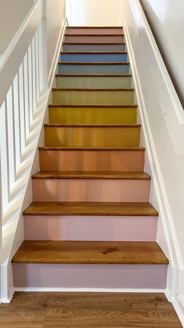 Stair Riser Paint Ideas, Colourful Banister, Painting Stairs Ideas, Ombré Stairs, Rainbow Hallway, Painted Stairs Colorful, Ombre Stairs, Colourful Stairs, Rainbow Staircase