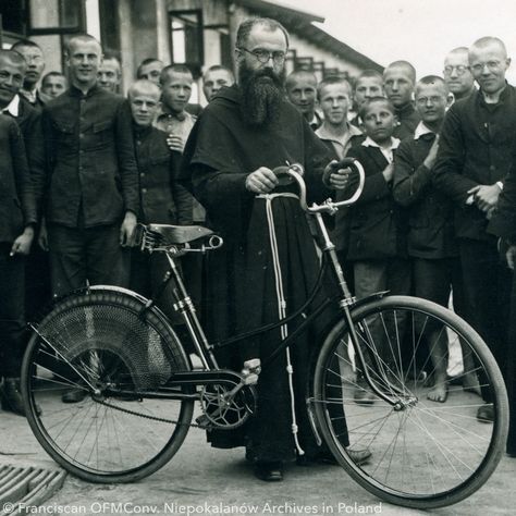 Saint Maximillian Kolbe, Maximilian Kolbe, St Maximilian, Catholic Answers, Catholic Family, Catholic Images, Catholic Priest, Catholic Art, Patron Saints