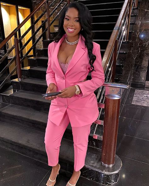 Professional Outfits For Women, Cute Professional Outfits, Chic Outfits Classy, Pink Business, Cute Work Outfits, Girl Fashion Style, Cute Birthday Outfits, Take The Stairs, Business Outfits Women