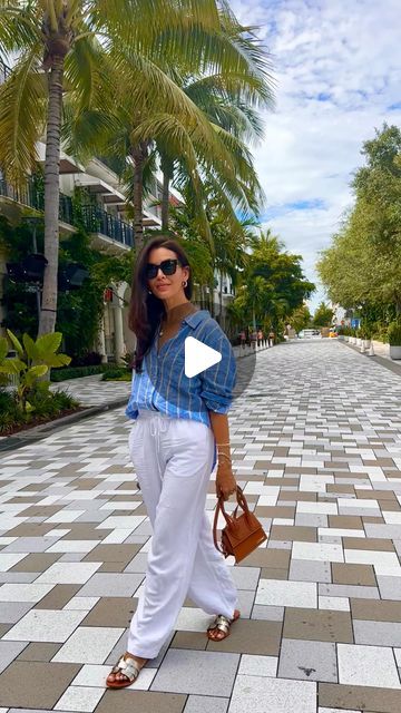 Doranellys Patton on Instagram: "Jeans or linen pants?✨👖👇🏼
C0mment OUTFIT and I’ll send you the details right away. 
C0menta ENLACES y te Los envío en mensaje.

And a #fashionhack on how to tuck in your oversized shirt and  make it chic! I’m wearing size L in the shirt and M in the linen pants. 

My size:  I am 5’7” | 126 pounds 

🚫Do not repost my video content without my consent©

#jeansoutfit #whiteshirts #falloutfitideas 
#buttonshirt #howtowear 

Style tips, fashion hacks, shirt, fall outfits , casual outfits, how to wear" Fall Outfits Casual, Fashion Hacks, Outfits Casual, Style Tips, White Shirts, Video Content, Button Shirt, Oversized Shirt, Linen Pants