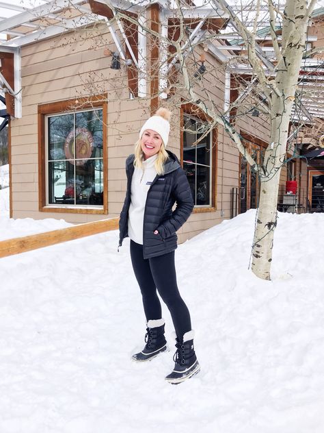 What to Pack & Wear Skiing - hi Sugarplum! Tubing Outfits, Outfit Ideas For Work, Capricorn Season, What To Wear Skiing, Wool Blend Socks, Hi Sugarplum, Ski Holiday, Ski Coat, Ski Outfit