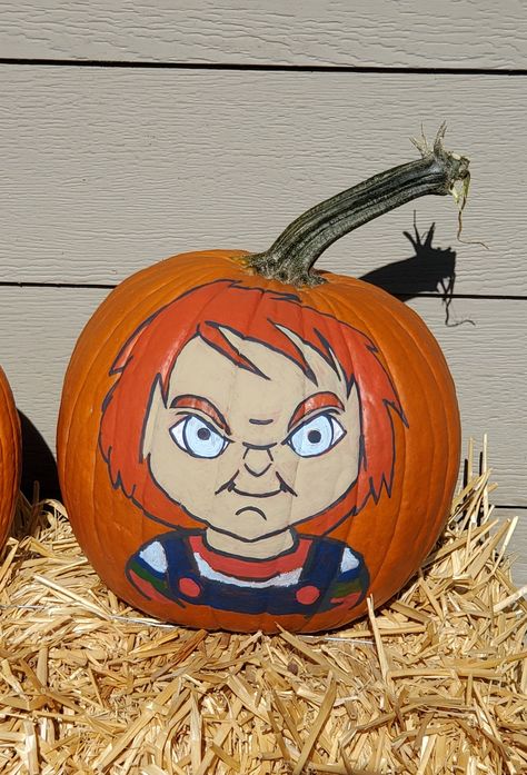 Painting On Pumpkins Ideas Scary, Horror Movie Painted Pumpkins, Chucky Painted Pumpkin, Scary Halloween Pumpkins Painted, Chucky Pumpkin Painting, Pumpkin Painting Scary, Halloween Movie Pumpkin, Horror Movie Pumpkin, Scary Pumpkin Painting