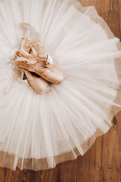 Tutu and Pointe Shoes Pointe Shoes Photography, Ballet Wallpaper, Boho Baskets, Ballet Inspired Fashion, Dance Wallpaper, Ballet Images, Ballet Pointe Shoes, Ballet Pictures, Ballet Aesthetic