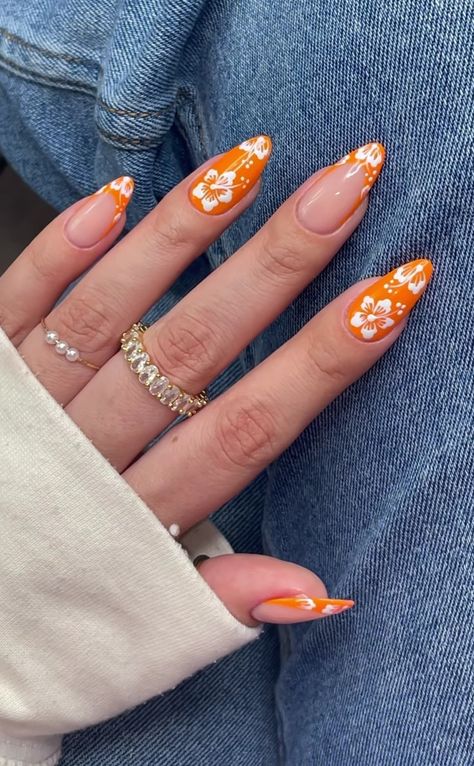 Short Stick On Nails, Hawaiian Nail Art, Nails With Orange, Glue On Nails Short, Hawaiian Nails, Press On Nails Square, Orange Nail Art, Glossy Nails, Summer Nails Almond