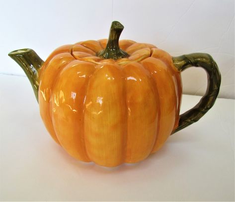 Otagiri pumpkin teapot Teapot Clay Ceramics, Teapot Ghost, Clay Pumpkin Tea Light Diy, Acorn Teapot, Halloween Teapot, Pumpkin Teapot, Pumpkin Tea, Clay Diy Projects, Thanksgiving Theme