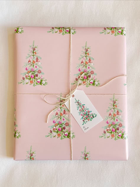 Pink Christmas! Wrapping paper featuring beautiful Christmas trees adorned with gingerbread cookies, dried oranges and pink ornaments. Complemented by a blush pink background. Matching printable gift tags available, too! Pastel Christmas Wrapping, Pink Wrapping Paper Aesthetic, Christmas Wrapping Ideas Aesthetic, Aesthetic Christmas Wrapping Ideas, Christmas Wrapping Ideas Pink, Girly Christmas Wrapping, Pink Christmas Gift Wrap, Pink Christmas Wrapping Ideas, Elegant Christmas Wrapping Ideas