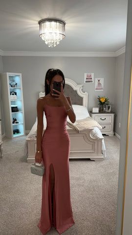 Classy Prom Dresses Silk, Homecoming Dresses Tight Long, Dream Prom Dresses, Farewell Dresses, Robes Glamour, Classy Prom, Deb Dresses, Classy Prom Dresses, Stunning Prom Dresses