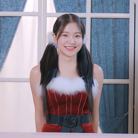 Kim Yerim, Married Christmas, Girl Cakes, Sweet Cakes, Beautiful Christmas, Red Velvet, Behind The Scenes, My Girl, Velvet