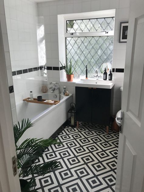 Monochrome Bathroom Makeover in a 1930's house. Featuring copper accessories, DIY and budget friendly. Small 1930 Bathroom Ideas, Monochrome Small Bathroom, Small Monochrome Bathroom, 1930s House Bathroom, Bathroom 1930s House, 1930 Bathroom Ideas, 1930s Bathroom Remodel, Budget Bathroom Makeovers, 1930s Bathroom Ideas