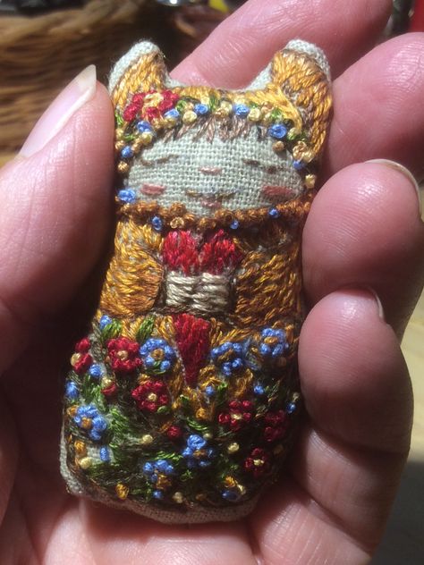 Spirit Art Dolls, Spirit Dolls, Textile Fiber Art, Needlework Embroidery, Art Textile, Embroidery Inspiration, Embroidery And Stitching, Crafts Sewing, Crazy Quilts