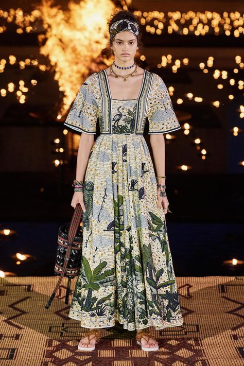 Gaun Fashion, Resort 2020, Moda Paris, Vogue India, 2020 Fashion, Amazing Ideas, Cat Walk, Fashion Show Collection, Fashion 2020