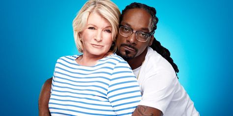 "Jersey Shore" producer SallyAnn Salsano tells the story behind the making of "Martha & Snoop's Potluck Dinner Party." Snoop Dogg And Martha Stewart, Kobe Bryant Interview, Martha And Snoop, Potluck Dinner Party, Potluck Dinner, Kathy Griffin, Gossip Girls, Snoop Dog, Music Magazines