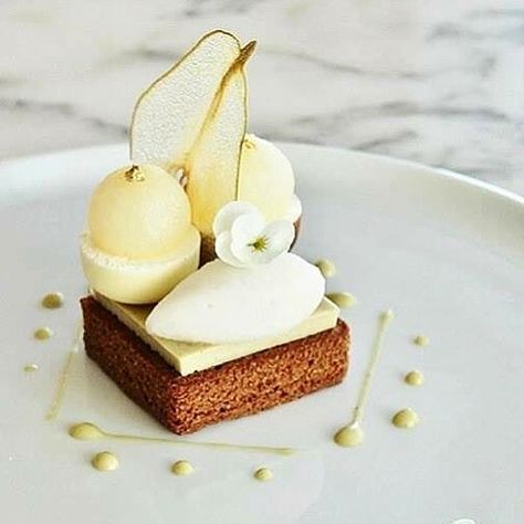 🍐 @ossianodubai Fancy Desserts Recipes, Patisserie Fine, Gourmet Food Plating, Fine Dining Desserts, Food Plating Techniques, Dessert Presentation, Simple Muffin Recipe, Dessert Plating, Gourmet Desserts