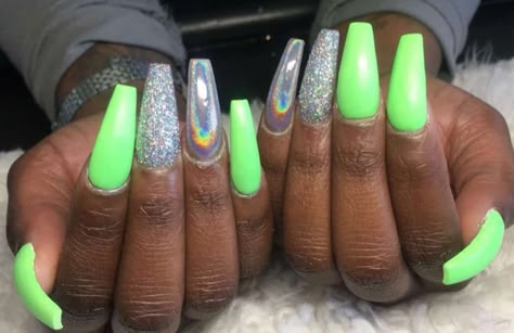 Lime Green Chrome Nails, Neon Green Summer Nails, Lime Green And Black Nails, Lime Green Nails Design, Nails Acrylic Coffin Spring, Neon Green Nail Ideas, Neon Chrome Nails, Slime Gang, Nail Trends Spring