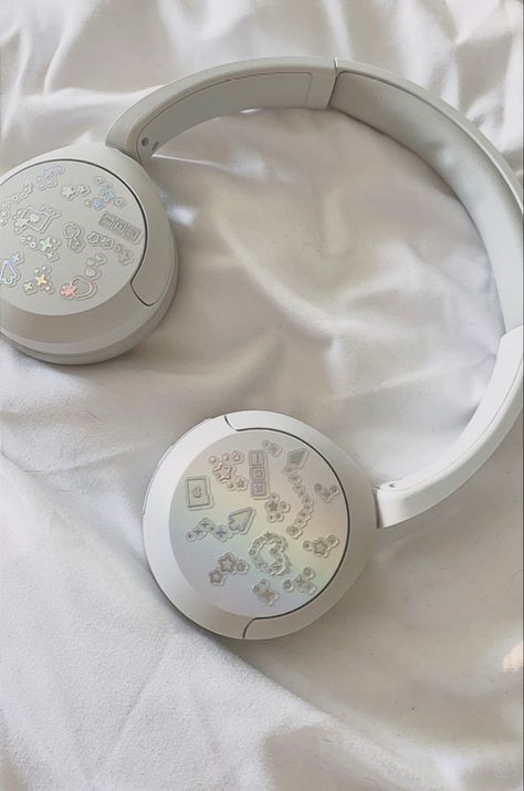 sony wh-ch520 #headphones#sony#stickers Sony Ch520 Aesthetic, Decorate Headphones, Headphone Deco, Sony Wh Ch520, Headphones Sony, Headphone Outfit, Headphone Decoration, Girl Therapy, Girl Products