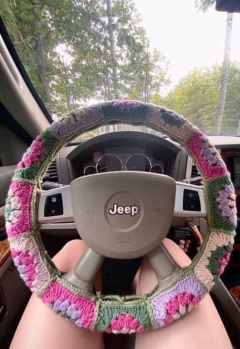 Free Crochet Sweater, Crochet Gift Ideas, Car Wheel Cover, Car Interior Diy, Hippie Car, Girly Car Accessories, Inside Car, Stitches Crochet, Car Deco